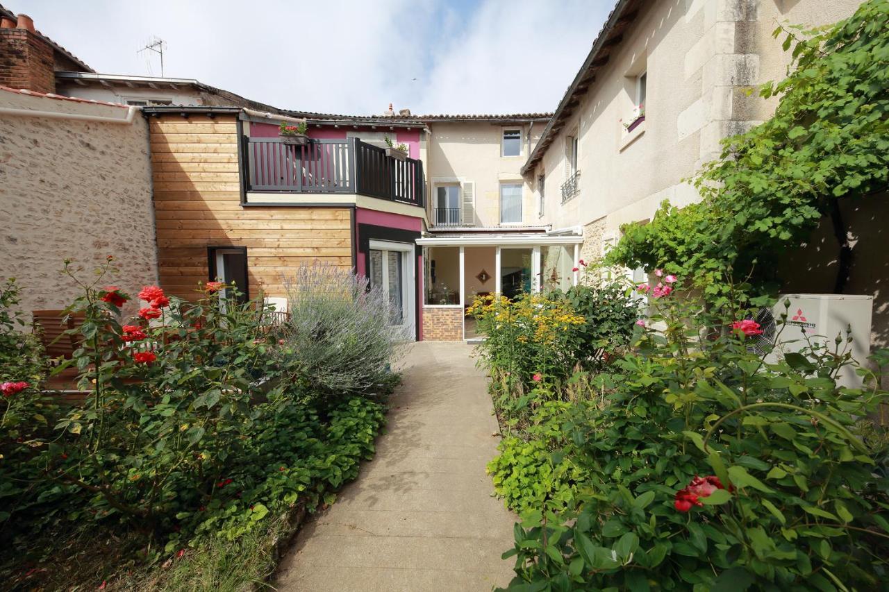 La Loge Des Fees Bed & Breakfast Latille Luaran gambar