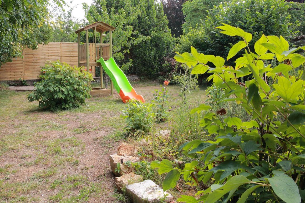 La Loge Des Fees Bed & Breakfast Latille Luaran gambar
