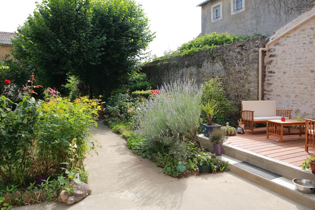 La Loge Des Fees Bed & Breakfast Latille Luaran gambar