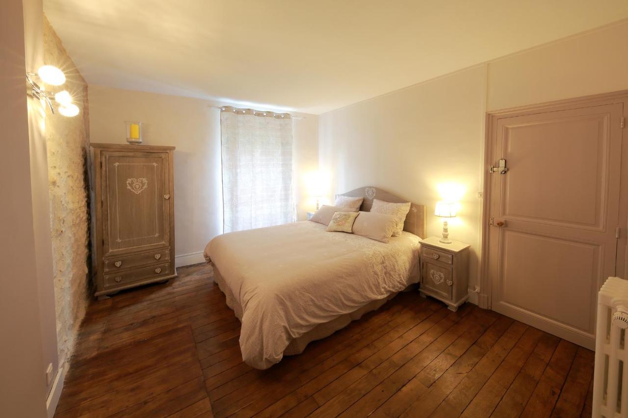 La Loge Des Fees Bed & Breakfast Latille Luaran gambar