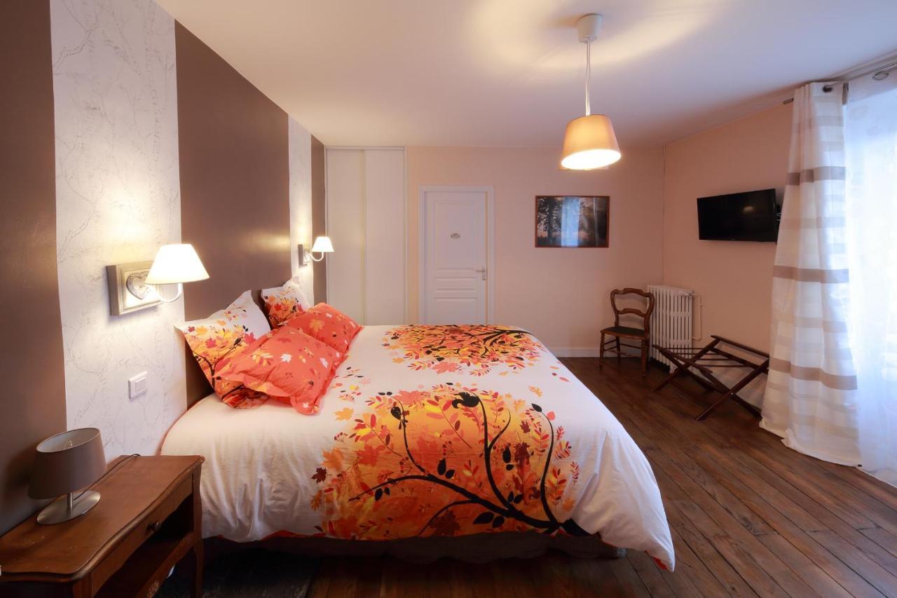 La Loge Des Fees Bed & Breakfast Latille Luaran gambar