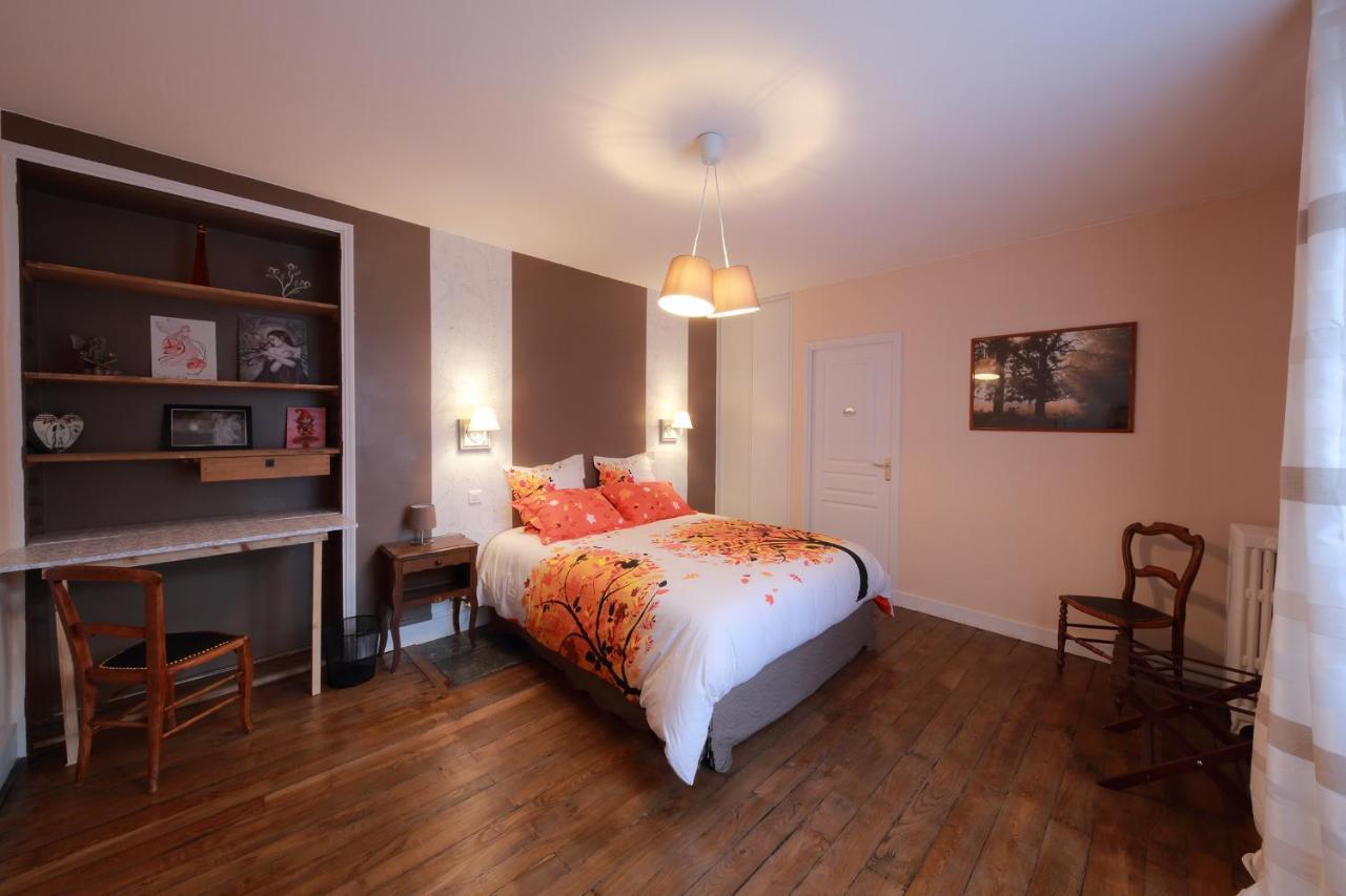 La Loge Des Fees Bed & Breakfast Latille Luaran gambar